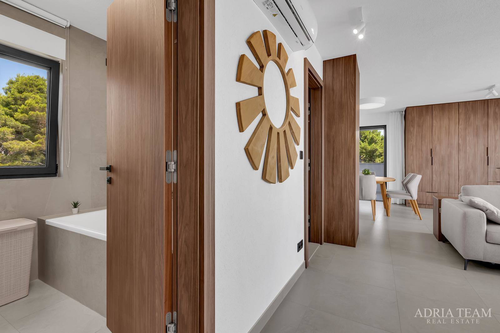 FENOMENALE GELEGENHEIT AN TOP-LAGE!! KOMPLEX AUS DREI OBJEKTEN, 10 M VOM MEER, HVAR - SUĆURAJ