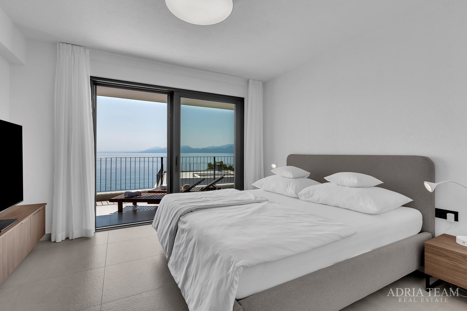 FENOMENALE GELEGENHEIT AN TOP-LAGE!! KOMPLEX AUS DREI OBJEKTEN, 10 M VOM MEER, HVAR - SUĆURAJ