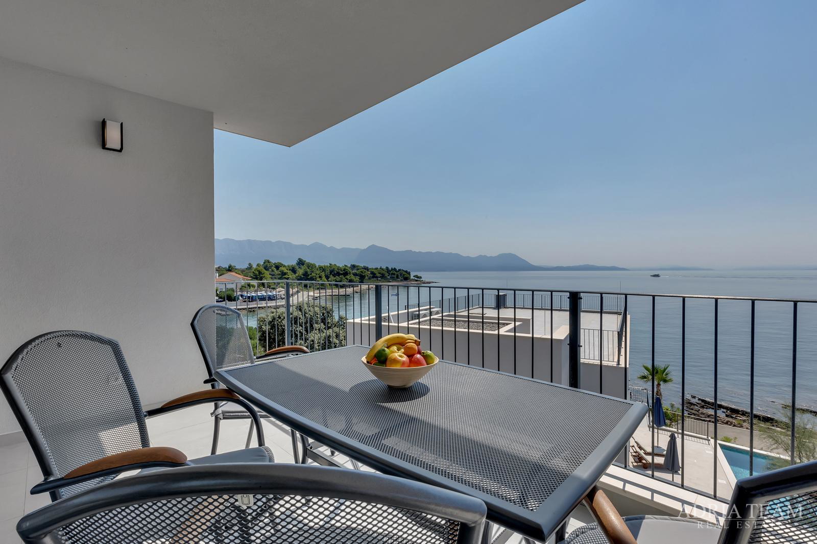 FENOMENALE GELEGENHEIT AN TOP-LAGE!! KOMPLEX AUS DREI OBJEKTEN, 10 M VOM MEER, HVAR - SUĆURAJ