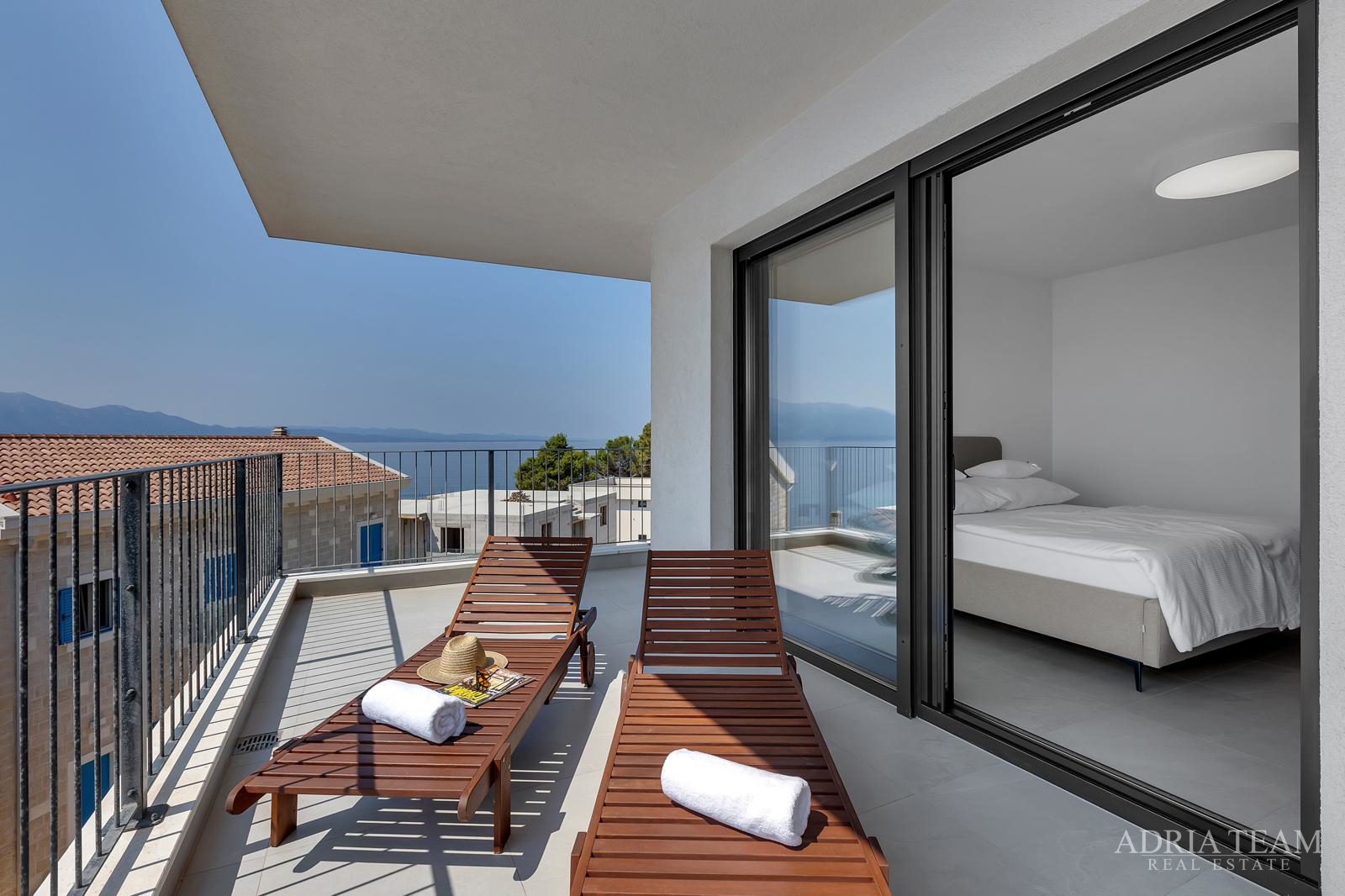 FENOMENALE GELEGENHEIT AN TOP-LAGE!! KOMPLEX AUS DREI OBJEKTEN, 10 M VOM MEER, HVAR - SUĆURAJ