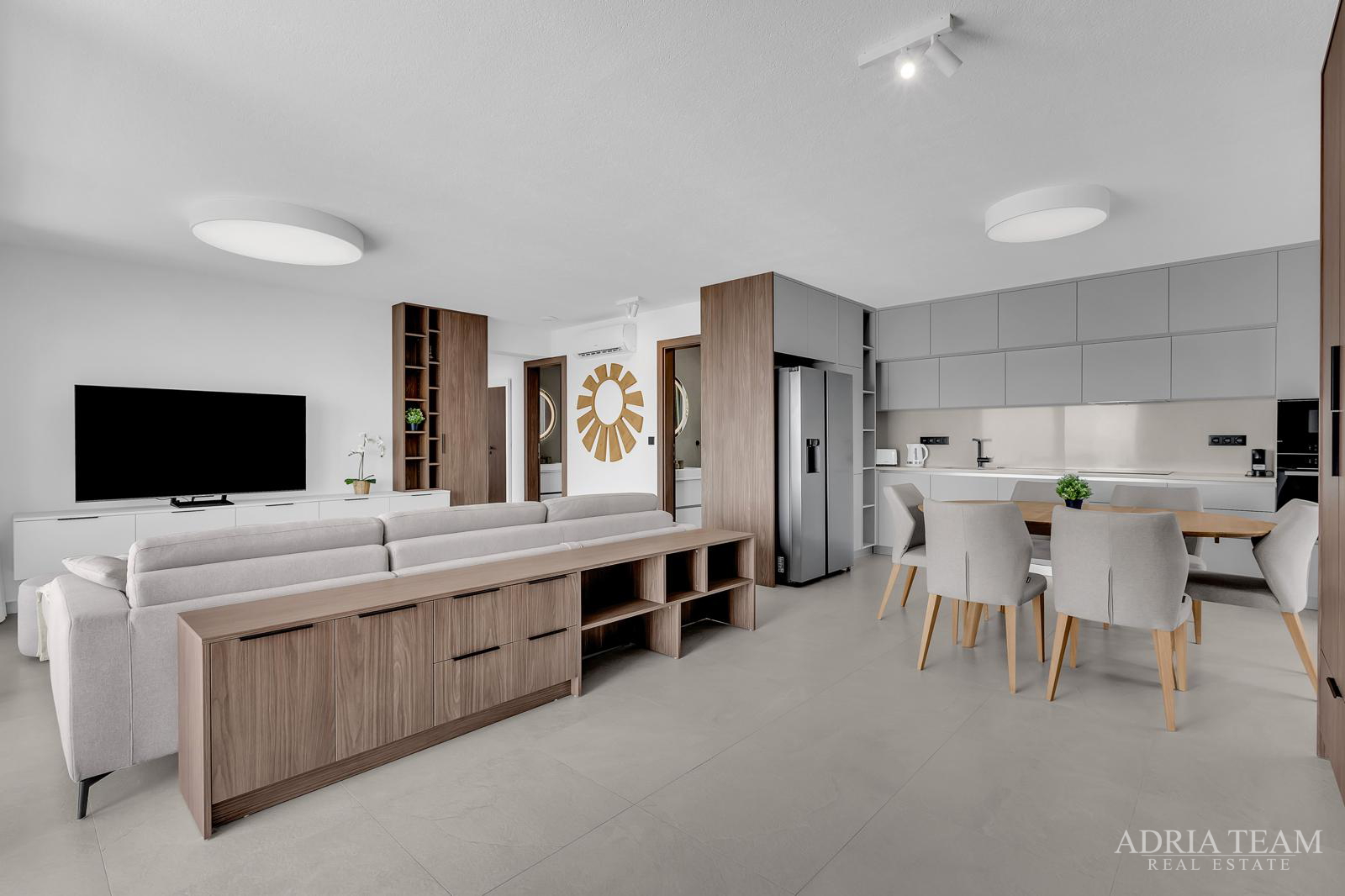 FENOMENALE GELEGENHEIT AN TOP-LAGE!! KOMPLEX AUS DREI OBJEKTEN, 10 M VOM MEER, HVAR - SUĆURAJ