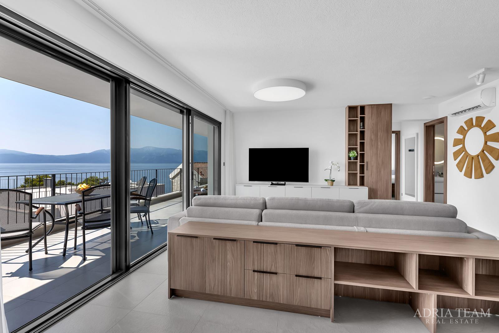 FENOMENALE GELEGENHEIT AN TOP-LAGE!! KOMPLEX AUS DREI OBJEKTEN, 10 M VOM MEER, HVAR - SUĆURAJ