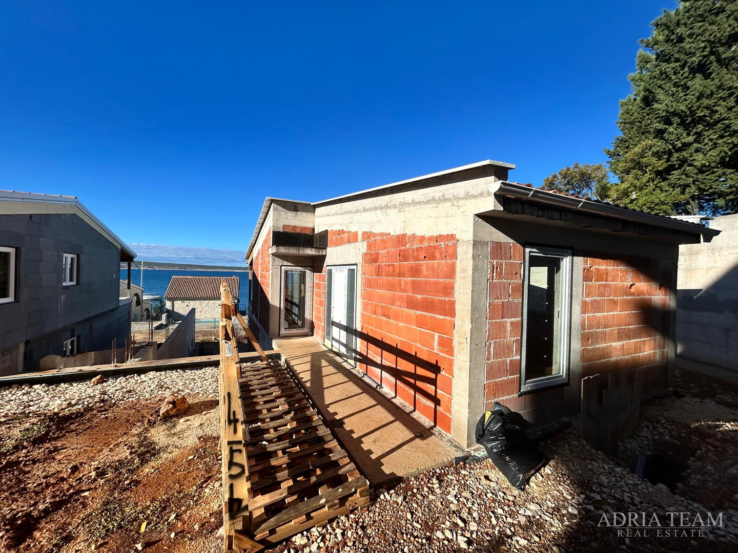 APARTMENTS WITH GARDEN IN A RESIDENTIAL BUILDING, NEW CONSTRUCTION - PRIVLAKA