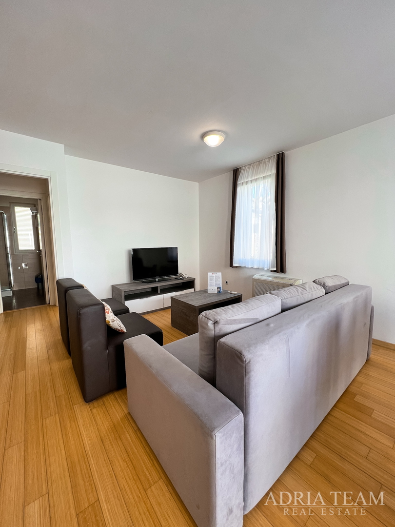 APARTMAN S DVIJE TERASE, DRUGI RED DO MORA - PETRČANE