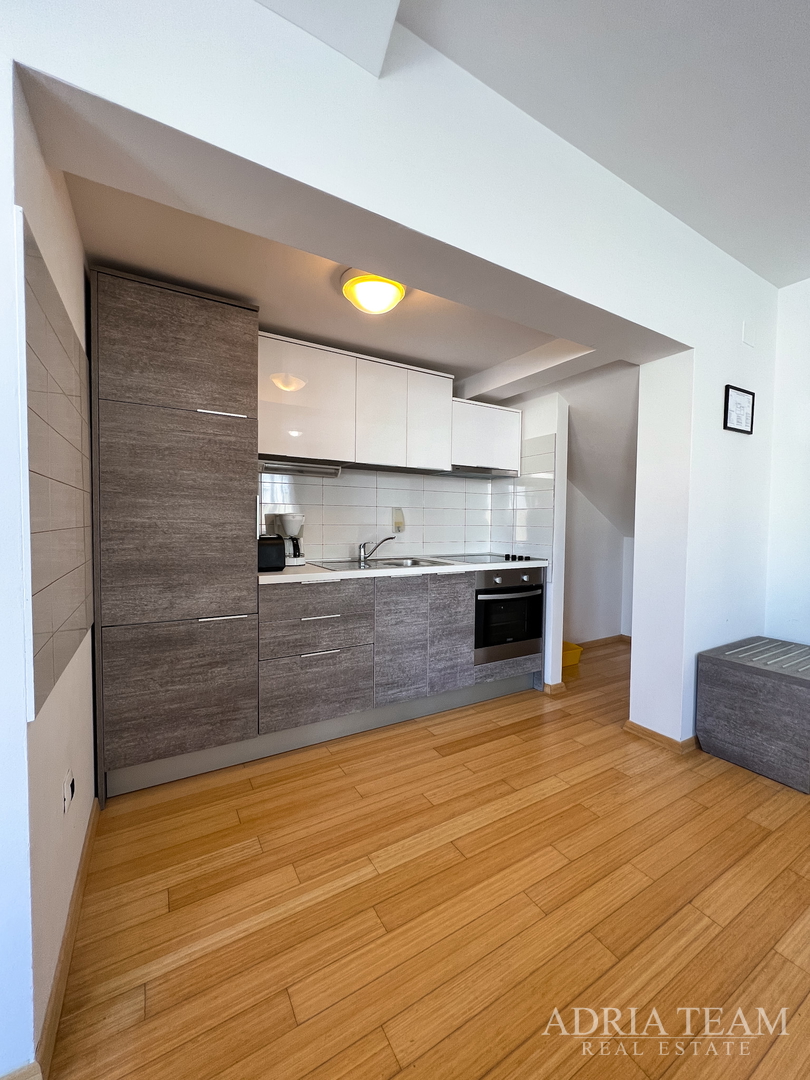 APARTMAN S DVIJE TERASE, DRUGI RED DO MORA - PETRČANE