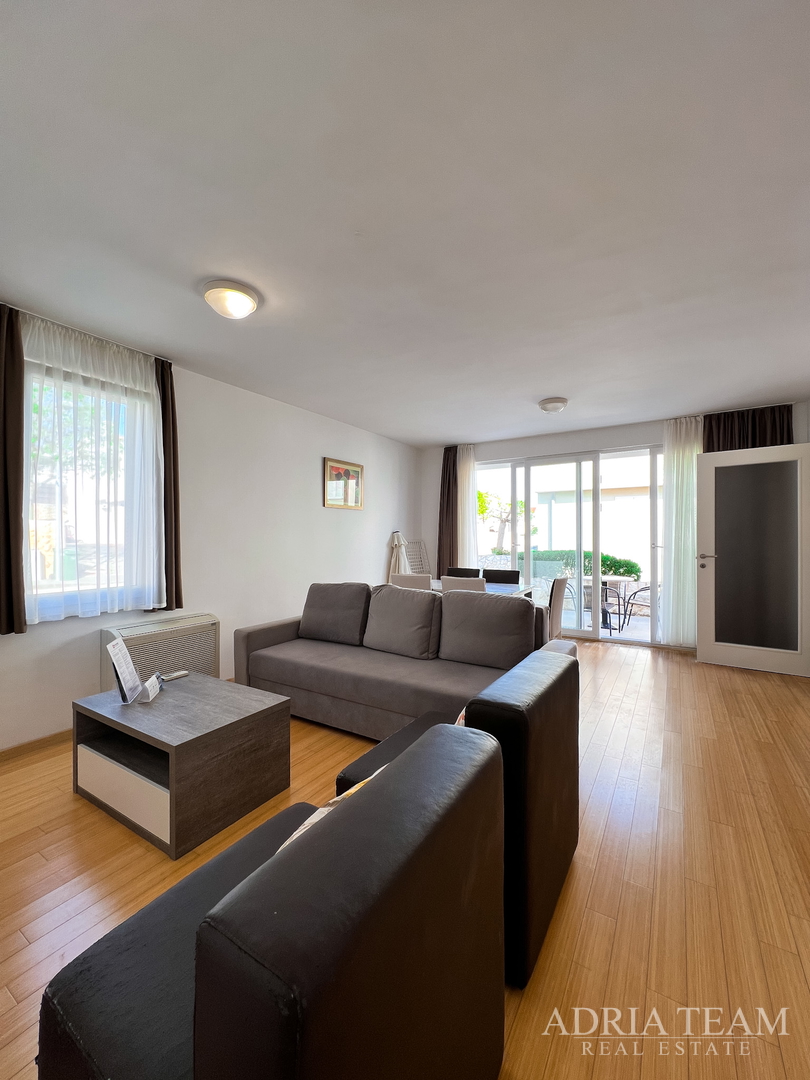 APARTMAN S DVIJE TERASE, DRUGI RED DO MORA - PETRČANE