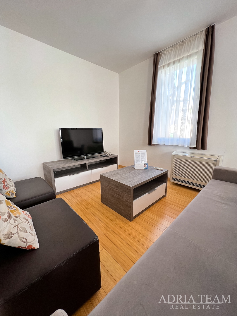 APARTMAN S DVIJE TERASE, DRUGI RED DO MORA - PETRČANE