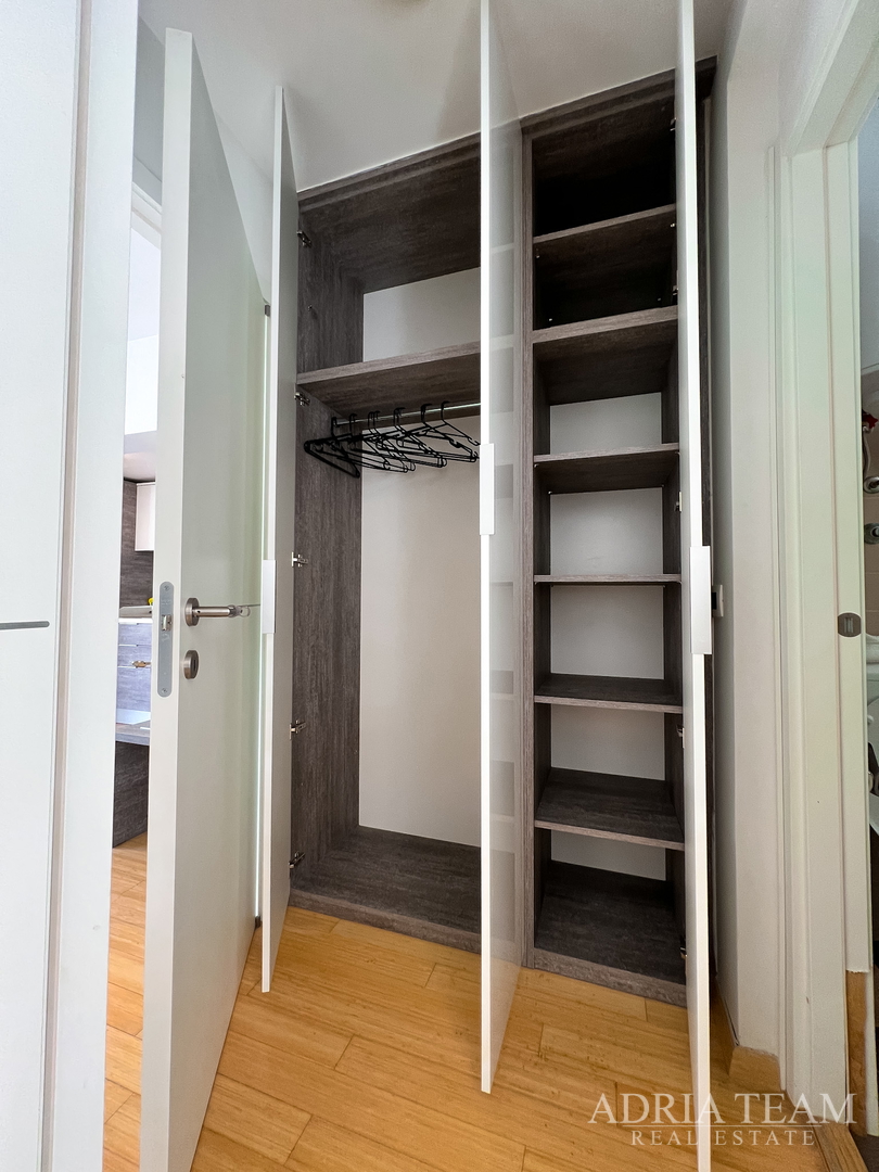 APARTMAN S DVIJE TERASE, DRUGI RED DO MORA - PETRČANE