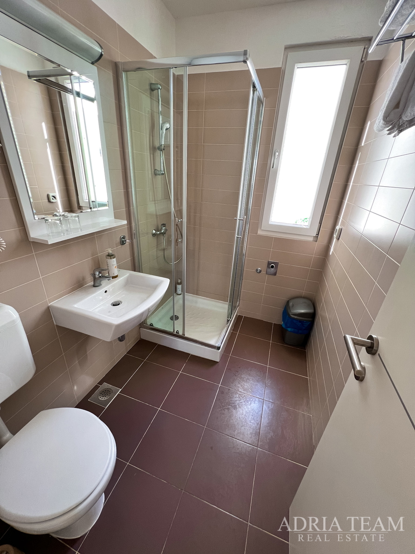 APARTMAN S DVIJE TERASE, DRUGI RED DO MORA - PETRČANE