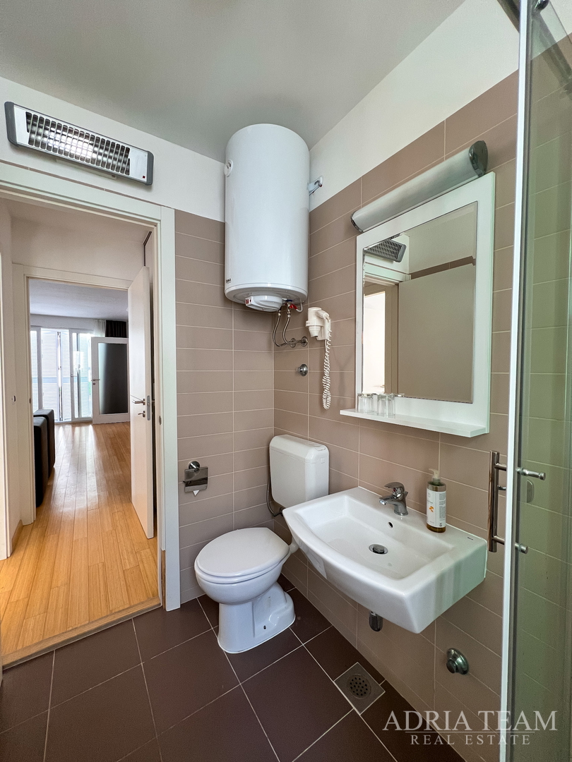 APARTMAN S DVIJE TERASE, DRUGI RED DO MORA - PETRČANE