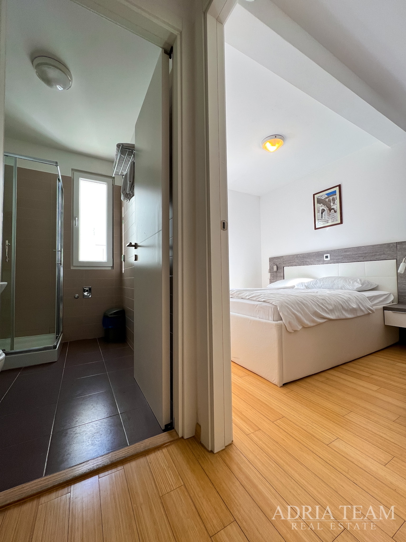 APARTMAN S DVIJE TERASE, DRUGI RED DO MORA - PETRČANE