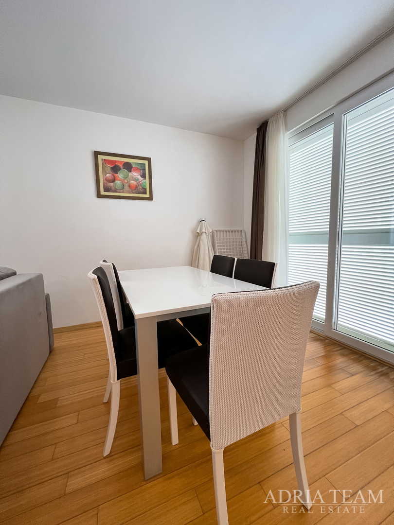 APARTMAN S DVIJE TERASE, DRUGI RED DO MORA - PETRČANE