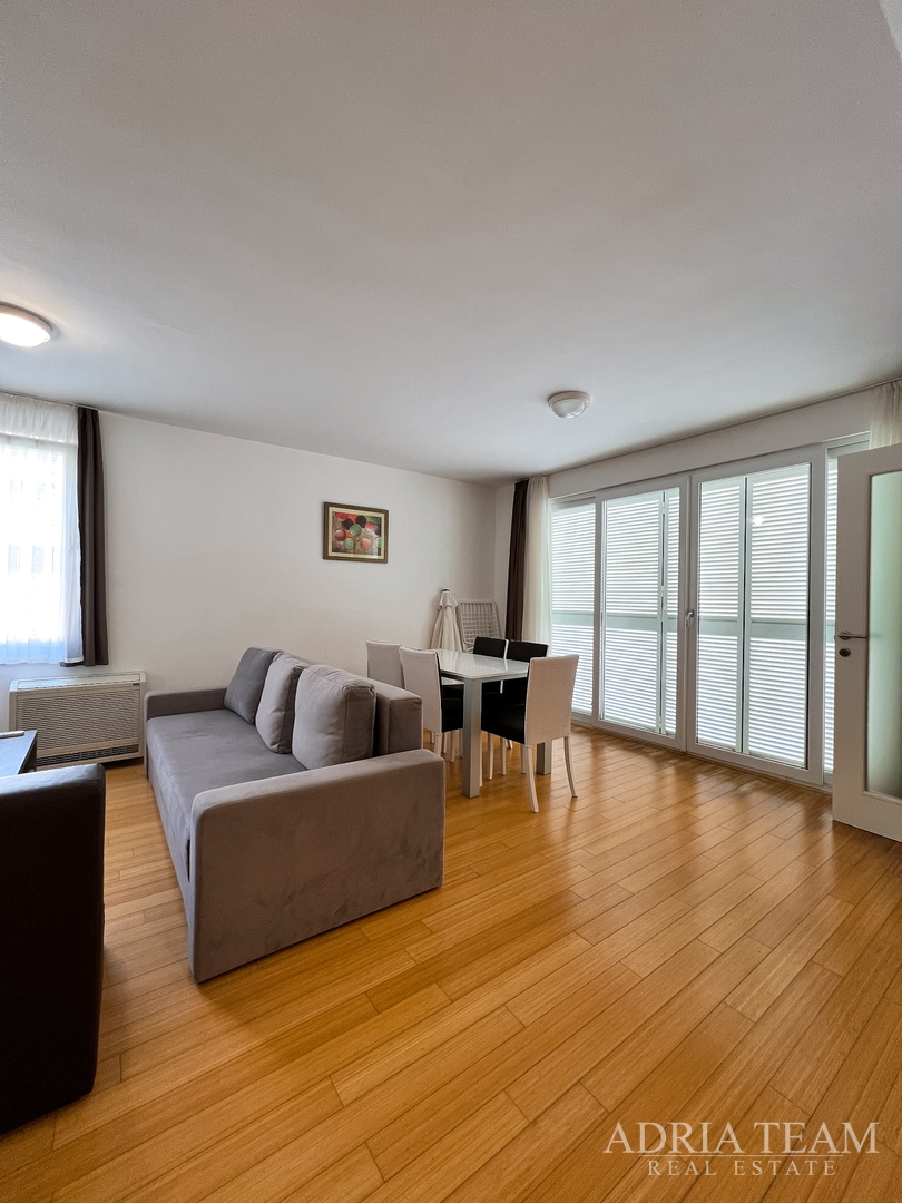 APARTMAN S DVIJE TERASE, DRUGI RED DO MORA - PETRČANE