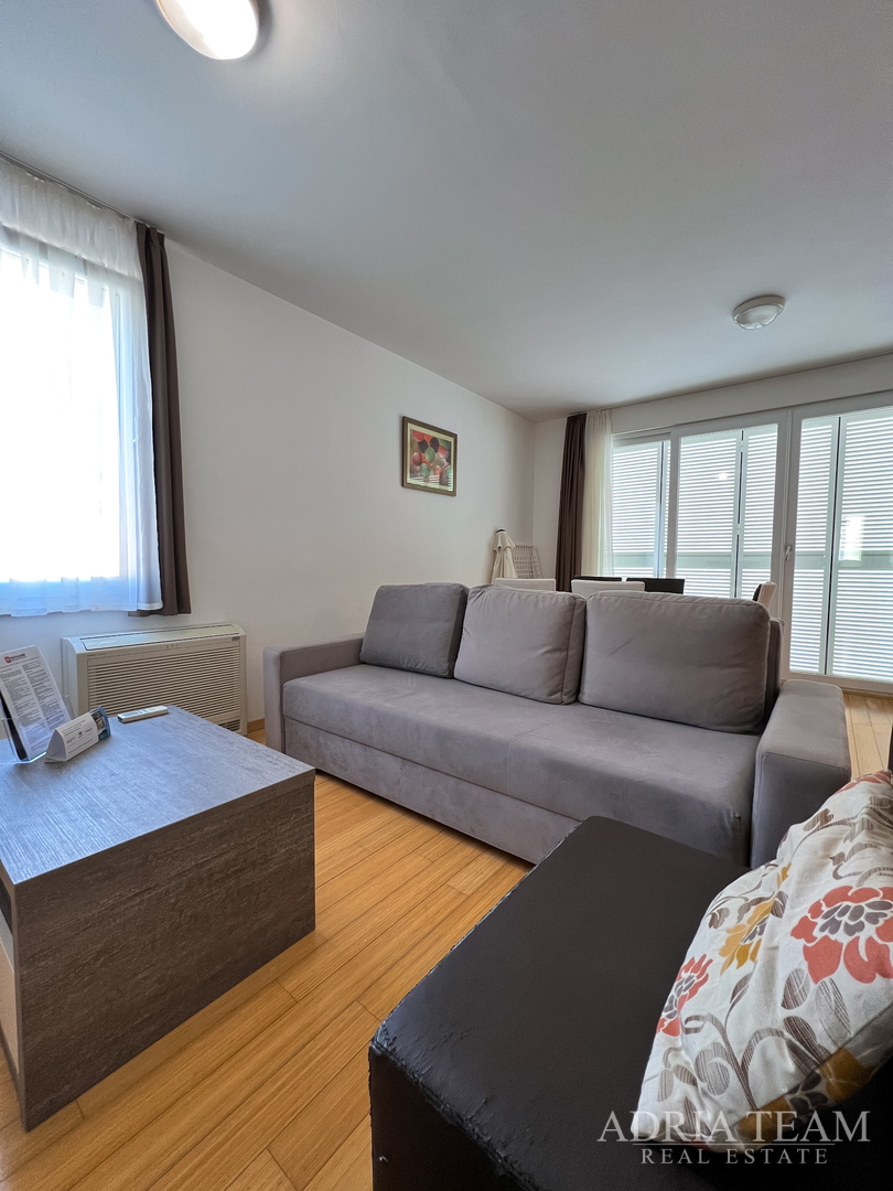 APARTMAN S DVIJE TERASE, DRUGI RED DO MORA - PETRČANE