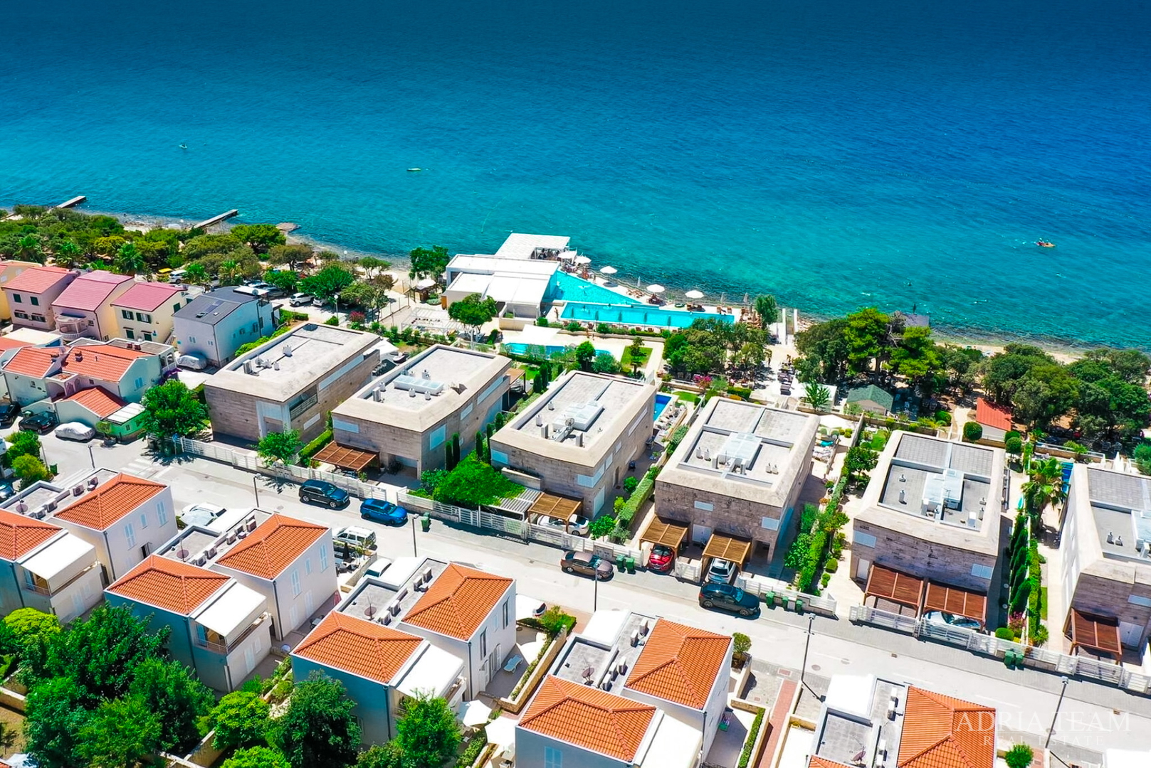 APARTMAN S DVIJE TERASE, DRUGI RED DO MORA - PETRČANE