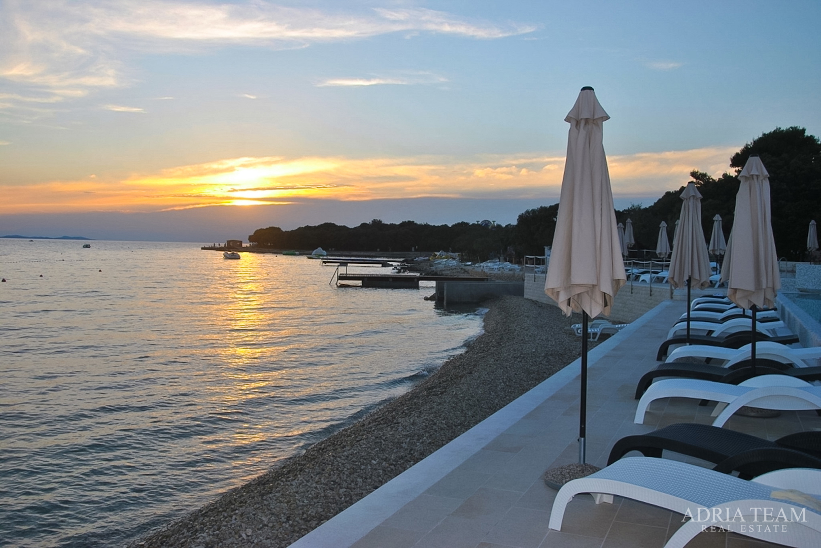 APARTMAN S DVIJE TERASE, DRUGI RED DO MORA - PETRČANE