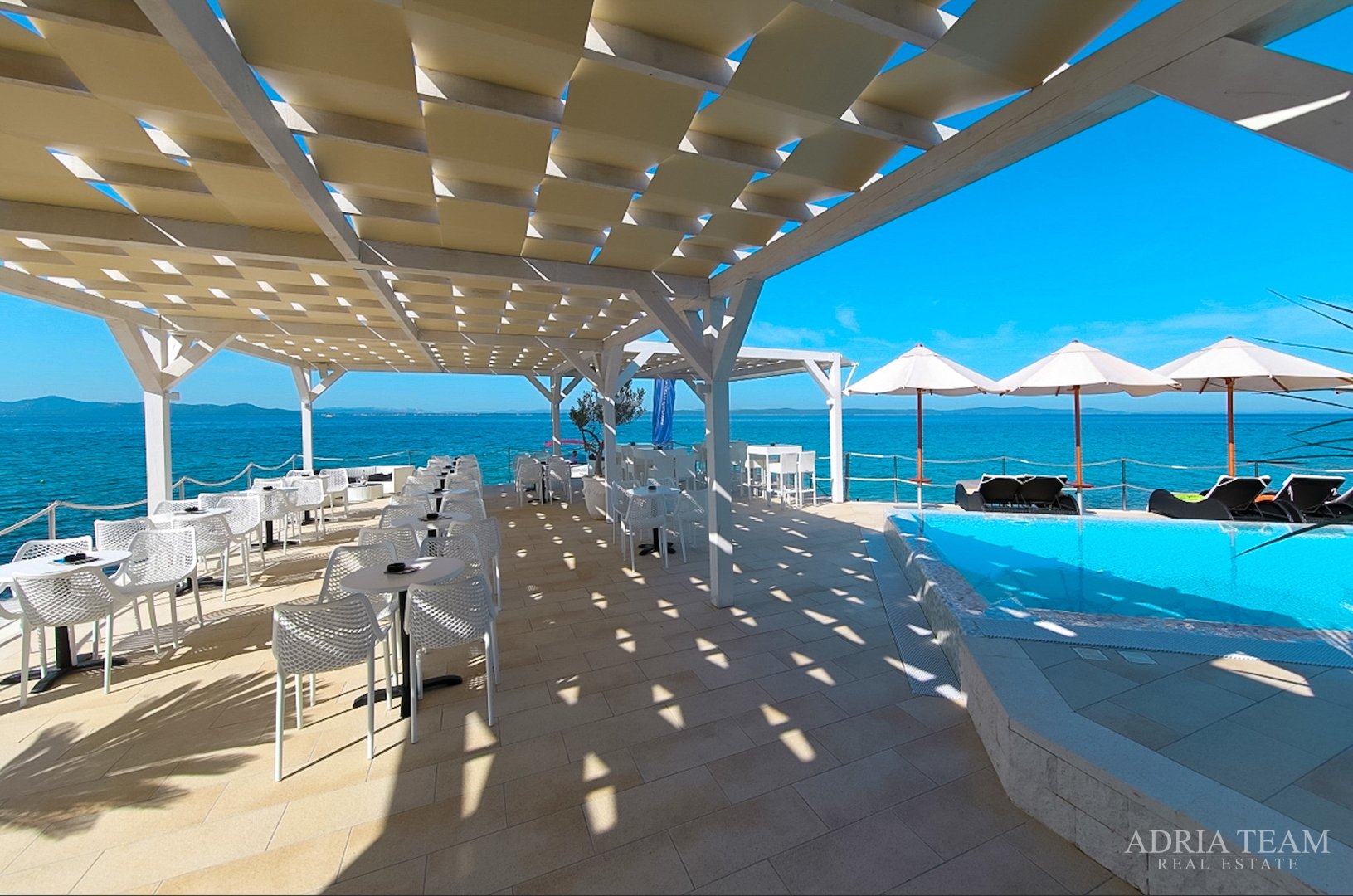 APARTMAN S DVIJE TERASE, DRUGI RED DO MORA - PETRČANE