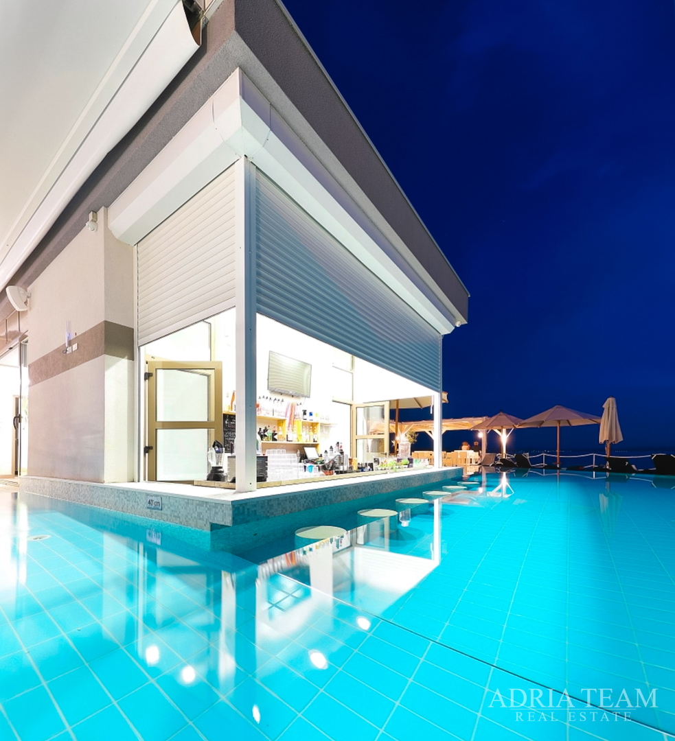 APARTMAN S DVIJE TERASE, DRUGI RED DO MORA - PETRČANE