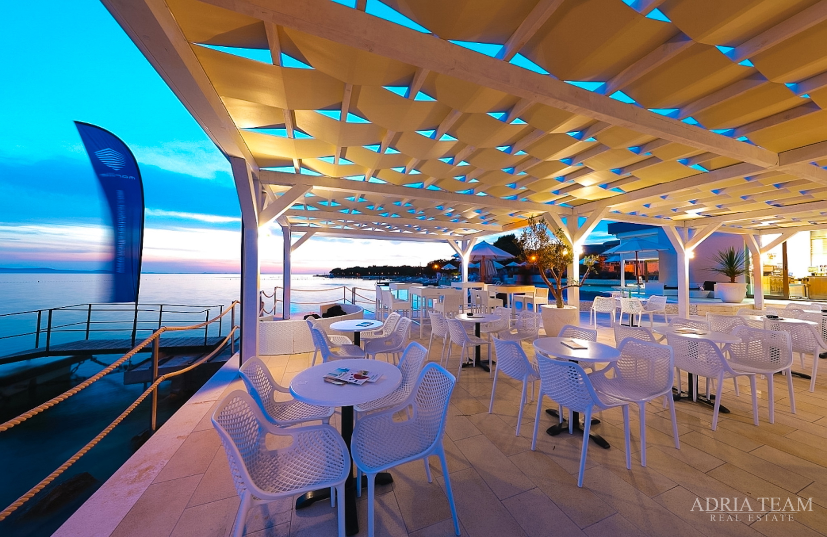 APARTMAN S DVIJE TERASE, DRUGI RED DO MORA - PETRČANE