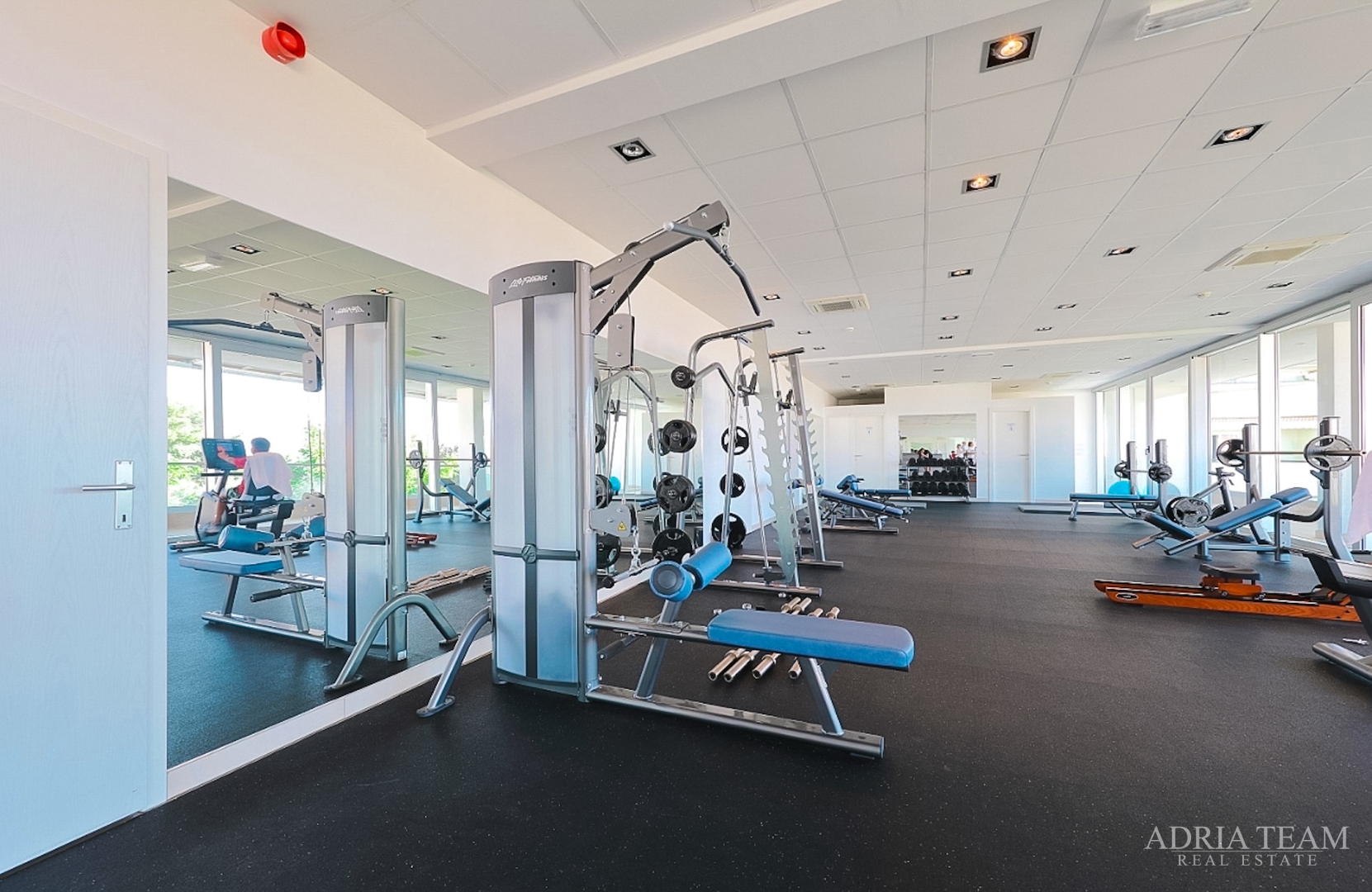 APARTMAN S DVIJE TERASE, DRUGI RED DO MORA - PETRČANE