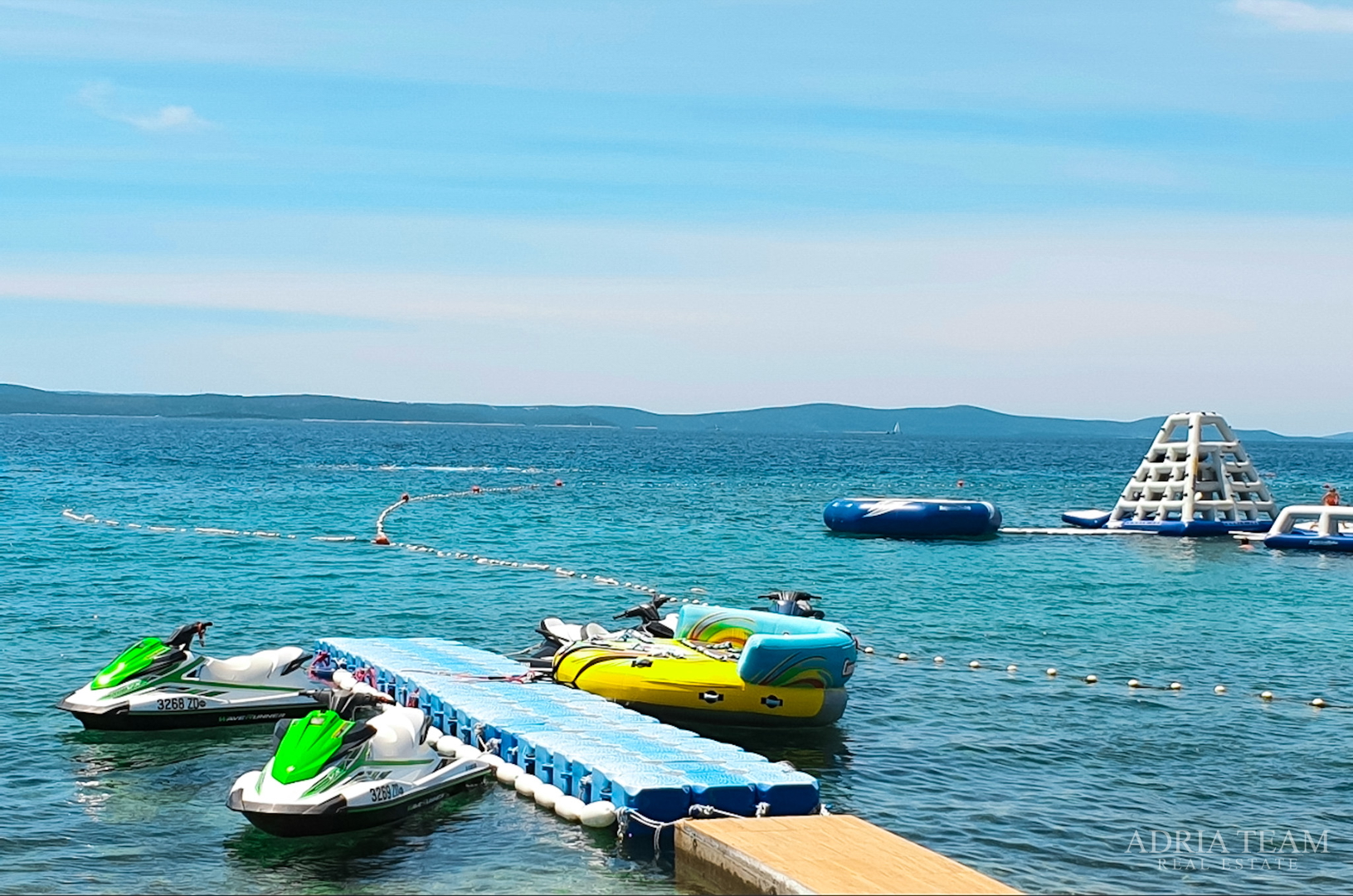 APARTMAN S DVIJE TERASE, DRUGI RED DO MORA - PETRČANE