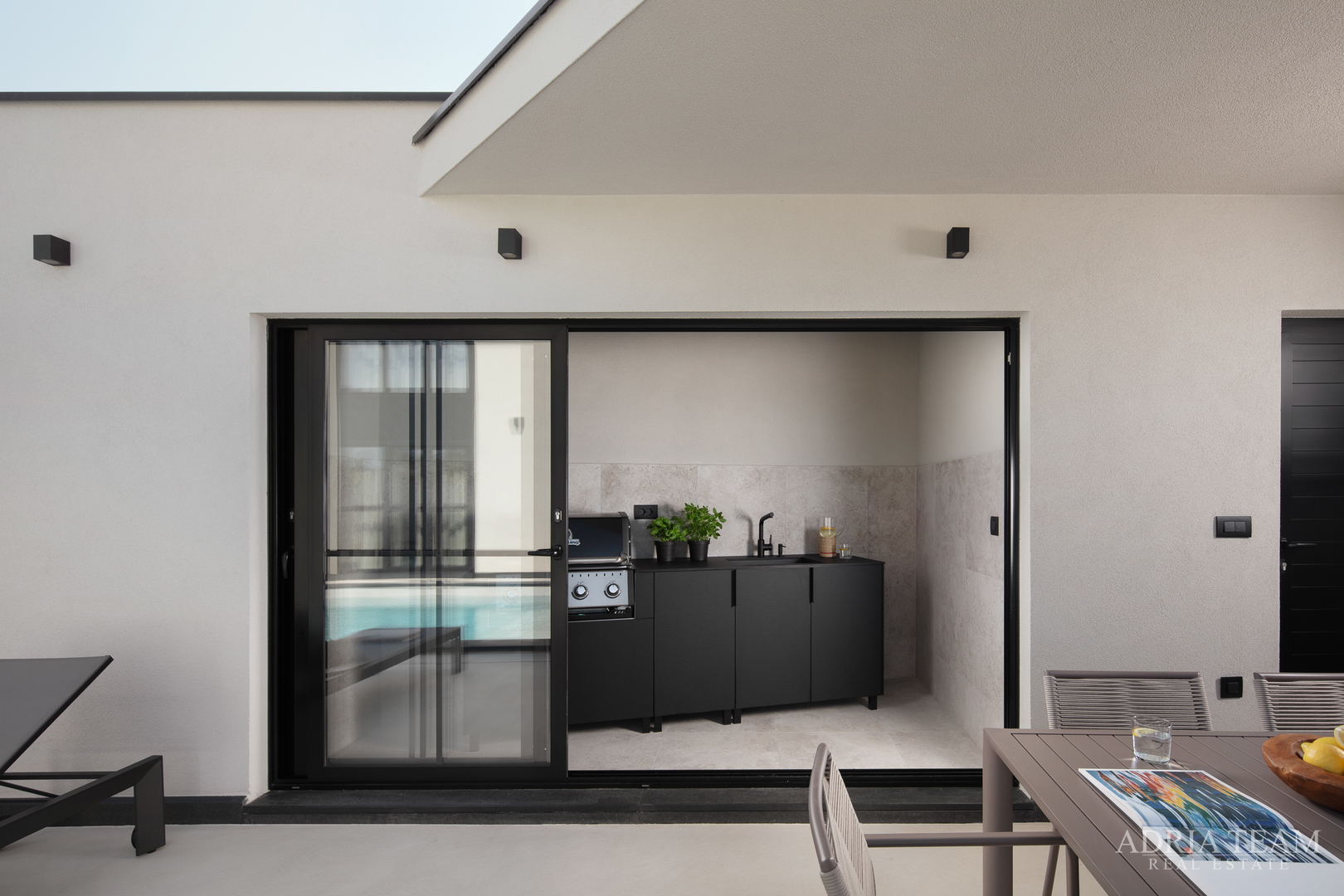 HAUS MIT SOMMERKÜCHE UND SCHWIMMPOOL, NEUBAU - VISOČANE