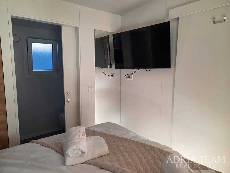 VOLL AUSGESTATTETES MOBILHEIM, 175 M VOM MEER ENTFERNT, AKTIONSPREIS! - BIOGRAD NA MORU