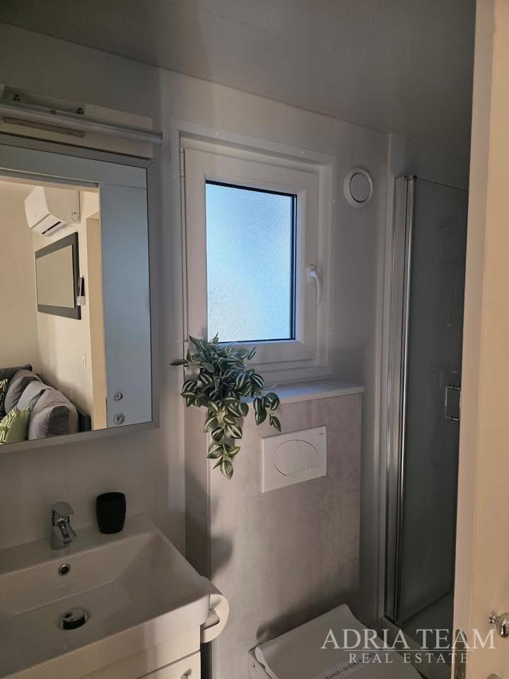 VOLL AUSGESTATTETES MOBILHEIM, 175 M VOM MEER ENTFERNT, AKTIONSPREIS! - BIOGRAD NA MORU