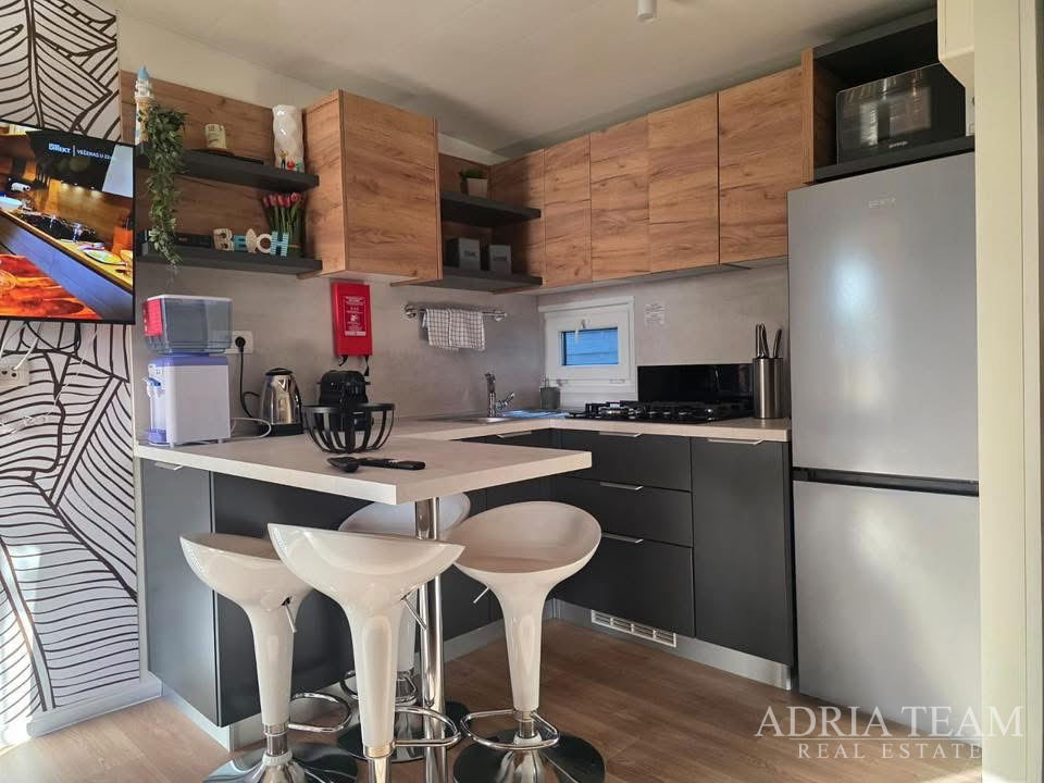 VOLL AUSGESTATTETES MOBILHEIM, 175 M VOM MEER ENTFERNT, AKTIONSPREIS! - BIOGRAD NA MORU