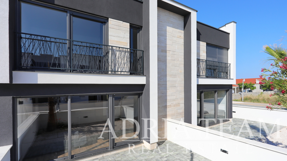 Dvourovňové apartmány v novostavbě ve dvou identických řadových domech - Privlaka