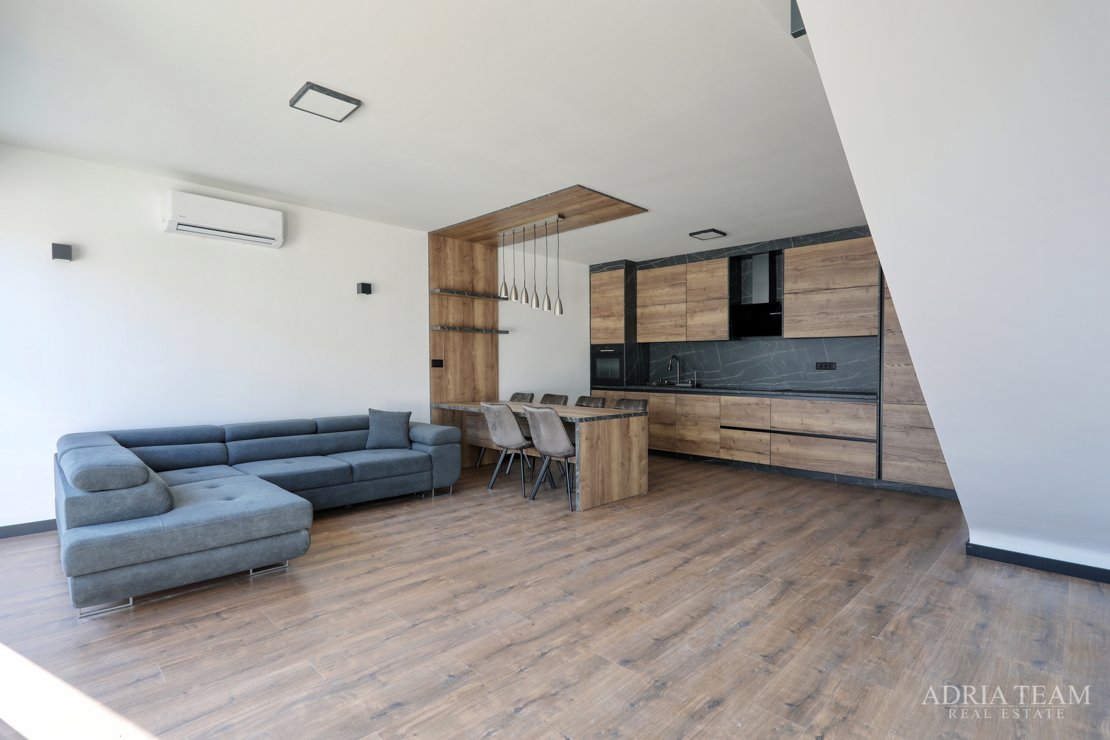 DVOETAŽNI APARTMANI U NOVOGRADNJI U DVIJE IDENTIČNE KUĆE U NIZU - PRIVLAKA