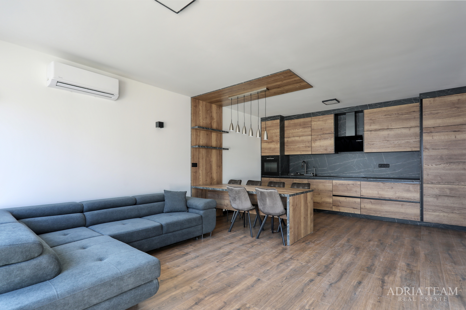 DVOETAŽNI APARTMANI U NOVOGRADNJI U DVIJE IDENTIČNE KUĆE U NIZU - PRIVLAKA