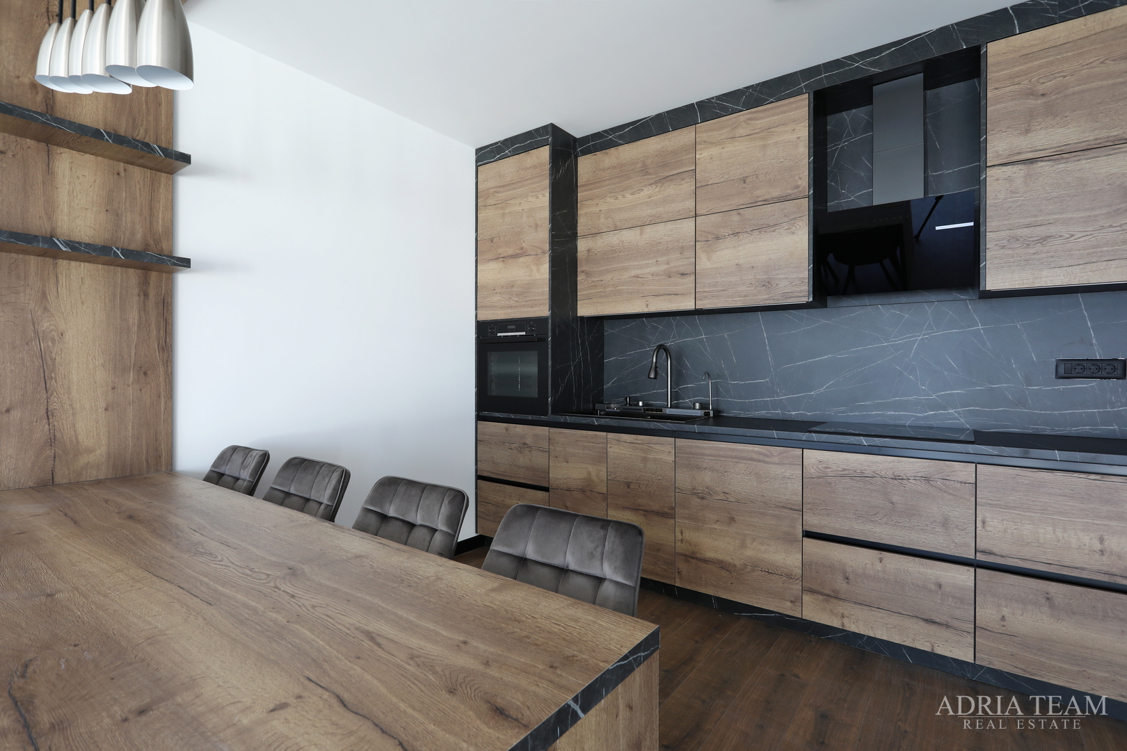 DVOETAŽNI APARTMANI U NOVOGRADNJI U DVIJE IDENTIČNE KUĆE U NIZU - PRIVLAKA