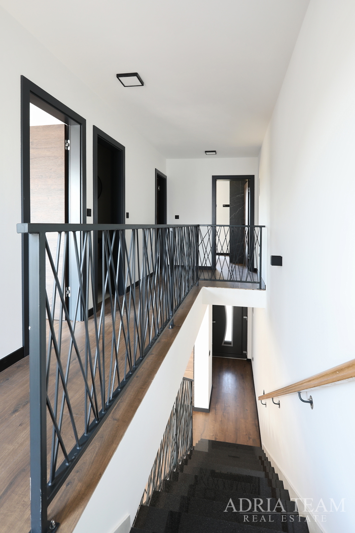 DVOETAŽNI APARTMANI U NOVOGRADNJI U DVIJE IDENTIČNE KUĆE U NIZU - PRIVLAKA