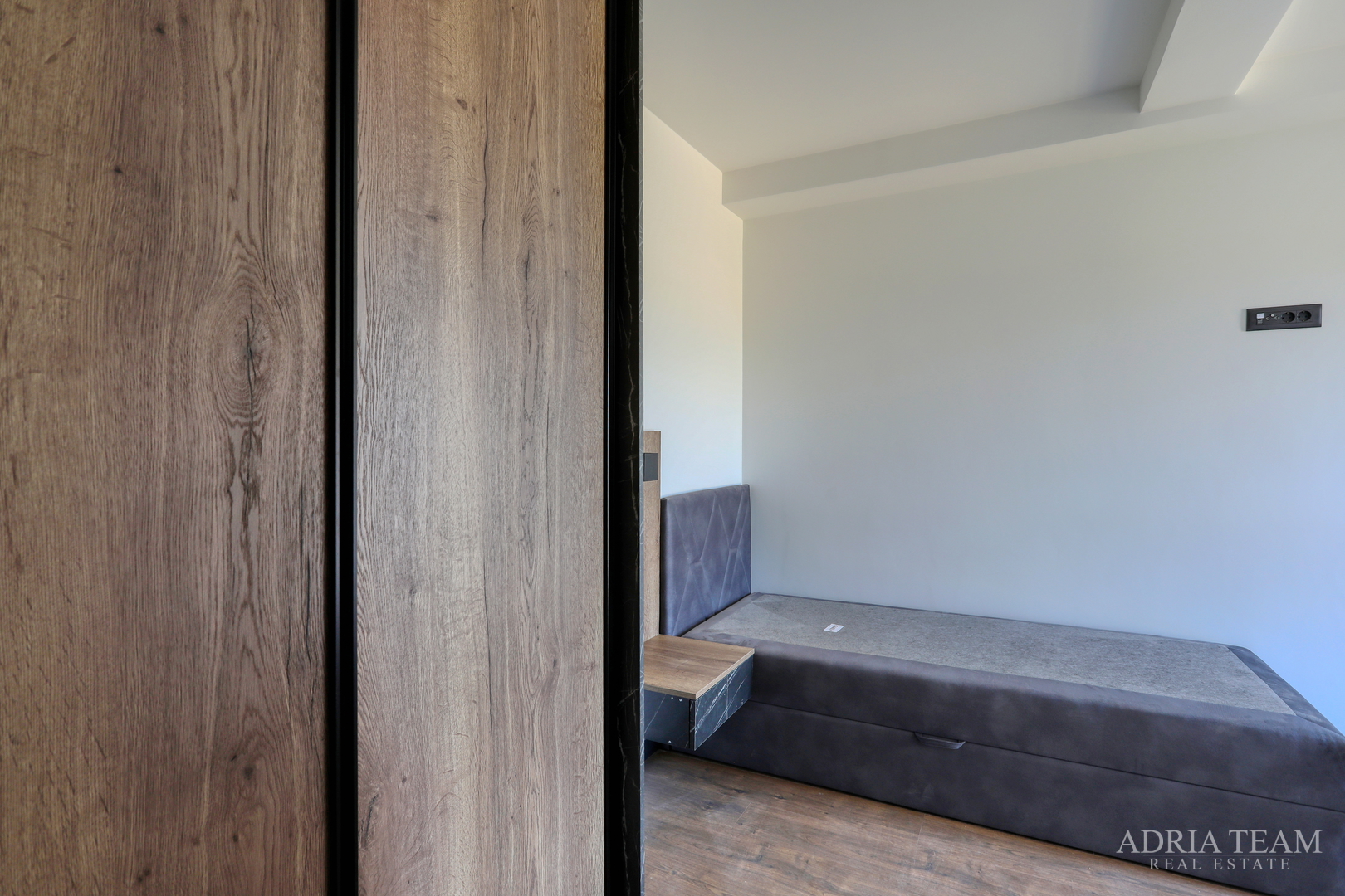 DVOETAŽNI APARTMANI U NOVOGRADNJI U DVIJE IDENTIČNE KUĆE U NIZU - PRIVLAKA
