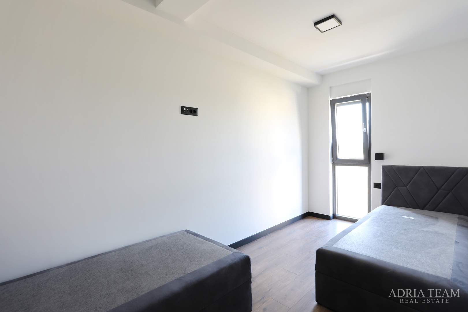 DVOETAŽNI APARTMANI U NOVOGRADNJI U DVIJE IDENTIČNE KUĆE U NIZU - PRIVLAKA
