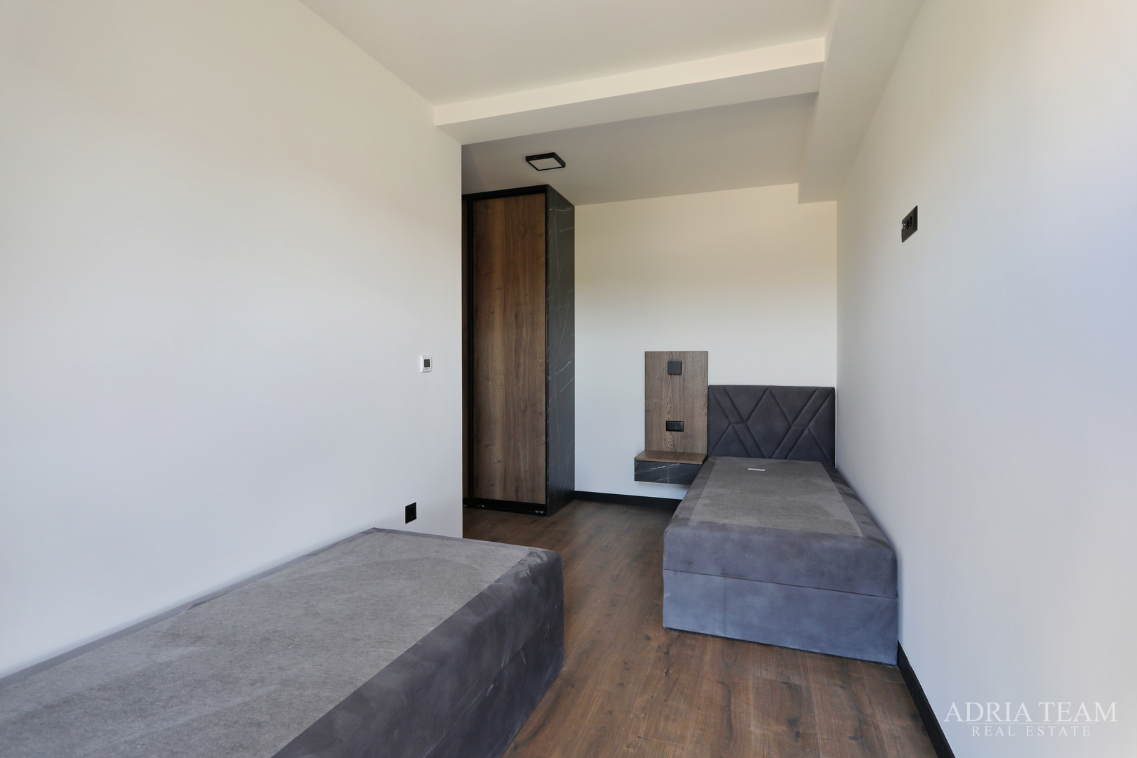DVOETAŽNI APARTMANI U NOVOGRADNJI U DVIJE IDENTIČNE KUĆE U NIZU - PRIVLAKA