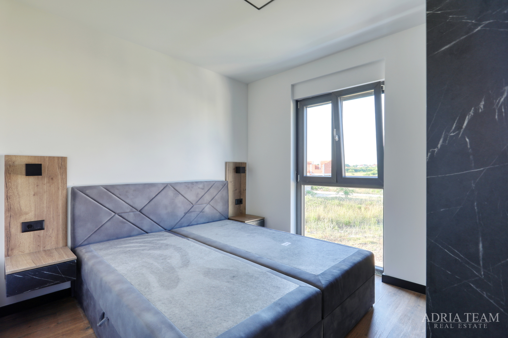 DVOETAŽNI APARTMANI U NOVOGRADNJI U DVIJE IDENTIČNE KUĆE U NIZU - PRIVLAKA