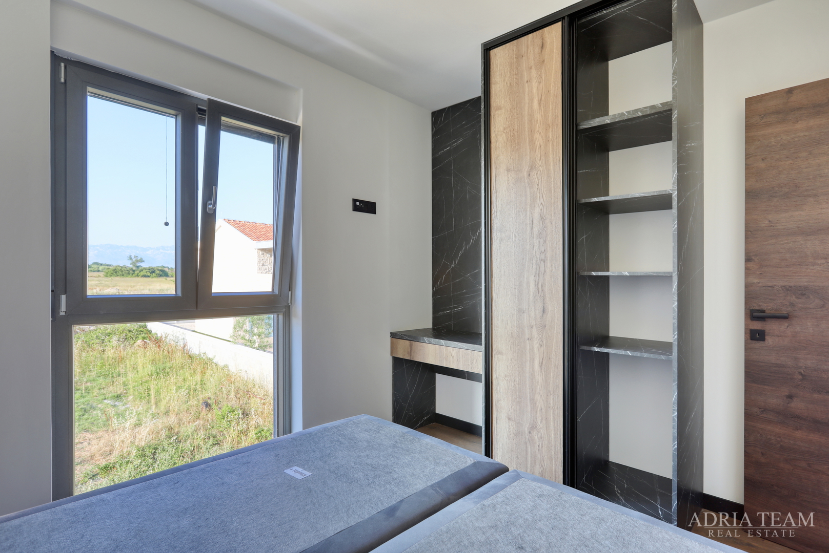 DVOETAŽNI APARTMANI U NOVOGRADNJI U DVIJE IDENTIČNE KUĆE U NIZU - PRIVLAKA