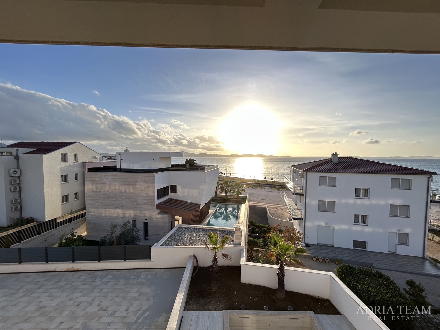 PENTHOUSE UDALJEN 70 m OD MORA, NOVOGRADNJA - ZADAR, DIKLO