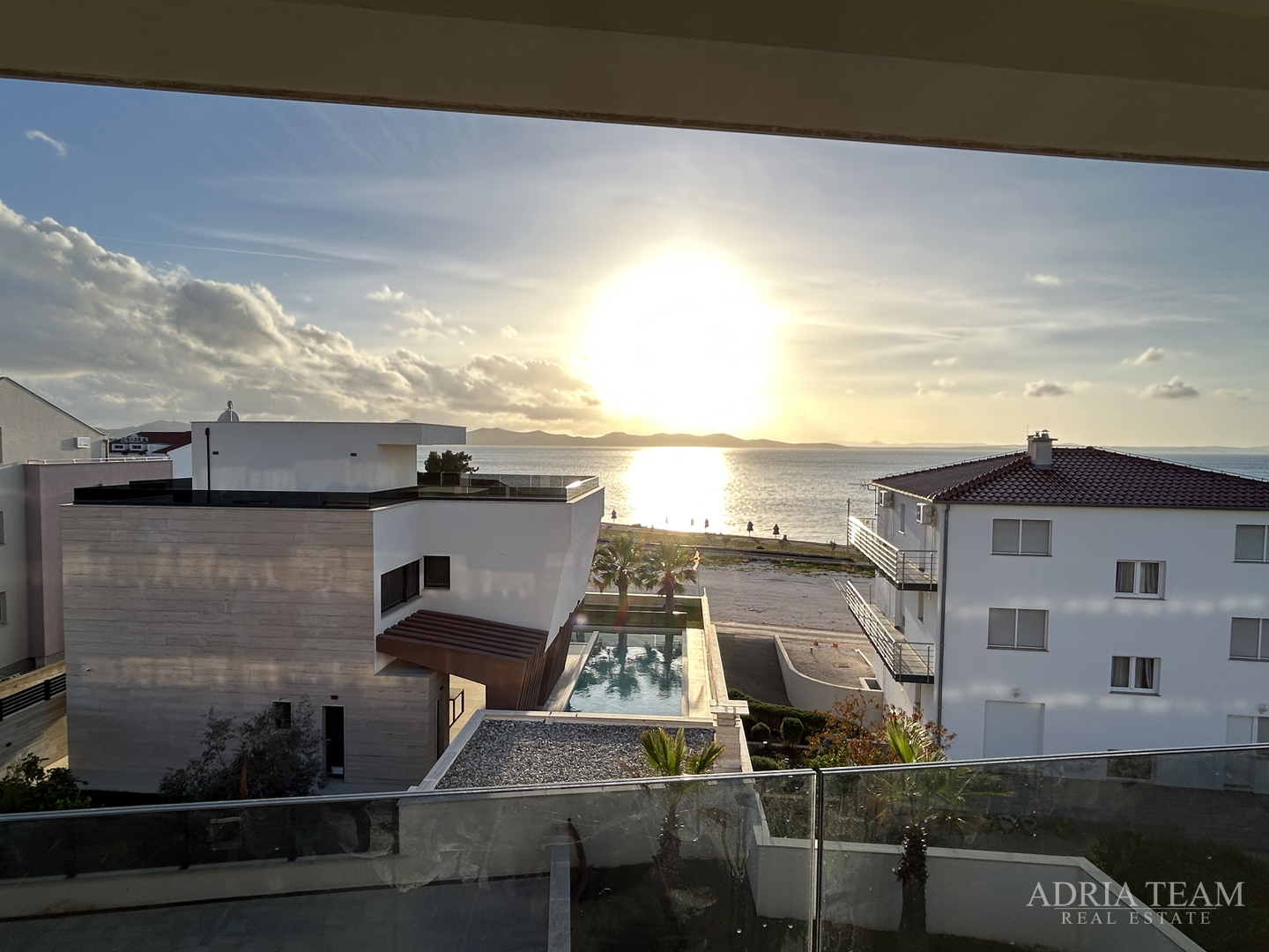 PENTHOUSE UDALJEN 70 m OD MORA, NOVOGRADNJA - ZADAR, DIKLO