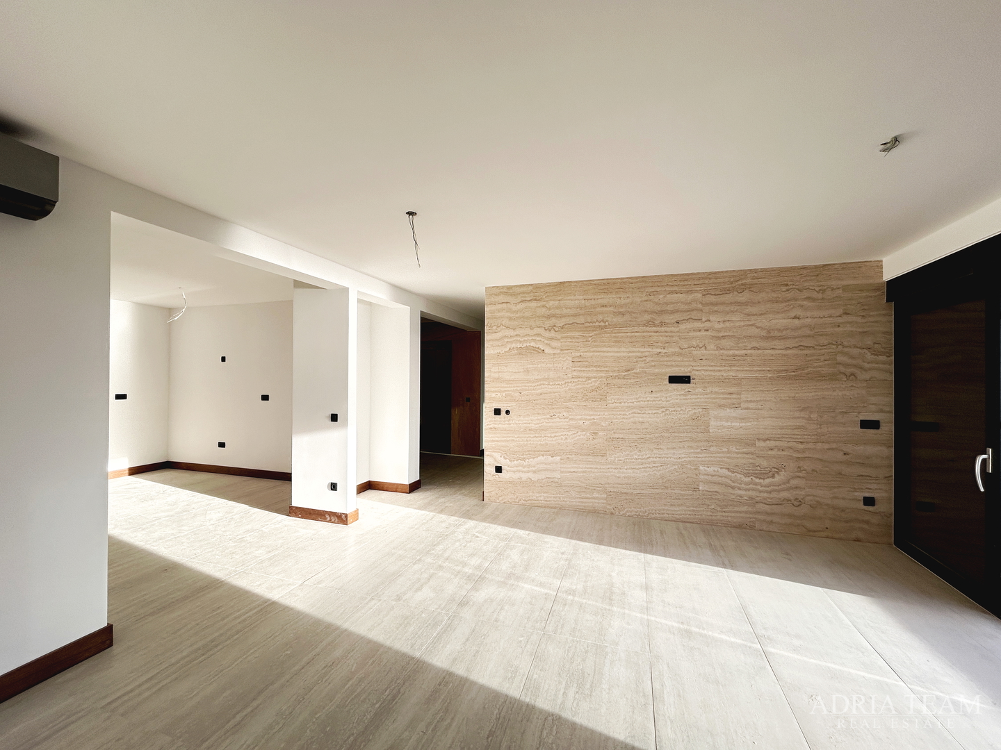 PENTHOUSE UDALJEN 70 m OD MORA, NOVOGRADNJA - ZADAR, DIKLO