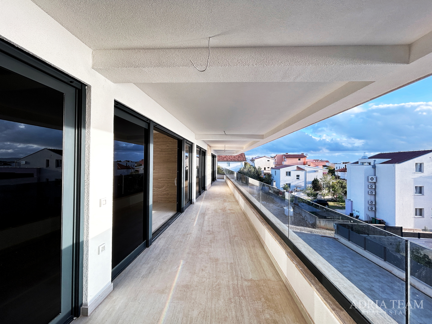 PENTHOUSE UDALJEN 70 m OD MORA, NOVOGRADNJA - ZADAR, DIKLO