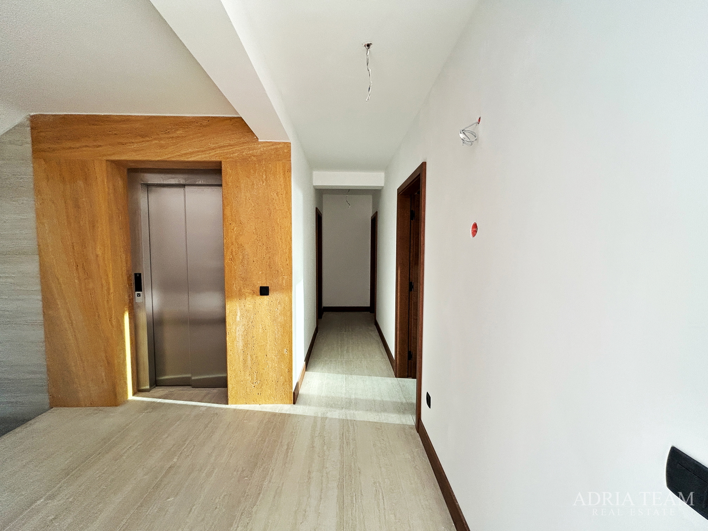 PENTHOUSE UDALJEN 70 m OD MORA, NOVOGRADNJA - ZADAR, DIKLO