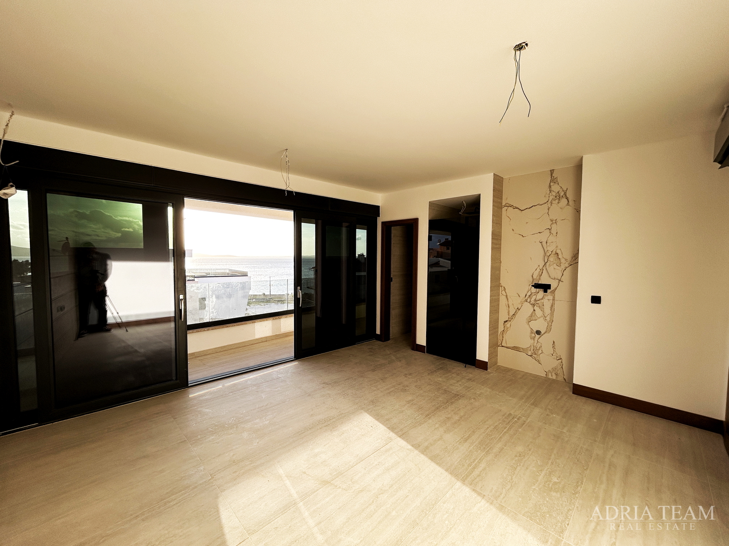 PENTHOUSE UDALJEN 70 m OD MORA, NOVOGRADNJA - ZADAR, DIKLO