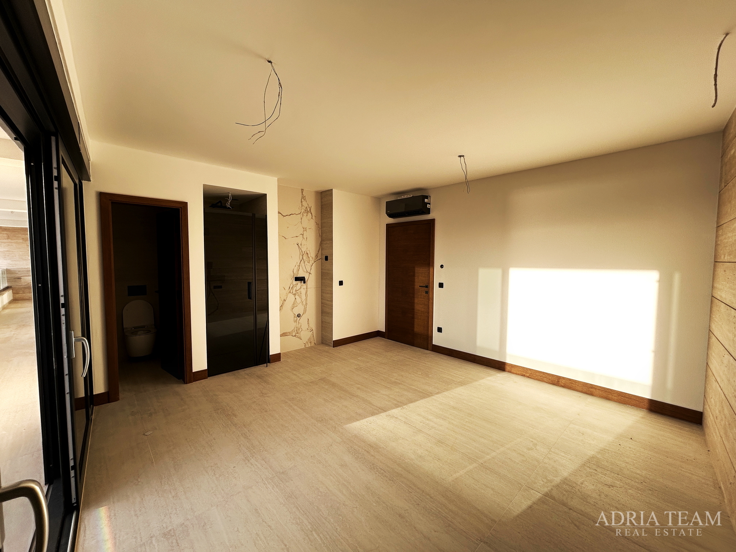 PENTHOUSE UDALJEN 70 m OD MORA, NOVOGRADNJA - ZADAR, DIKLO