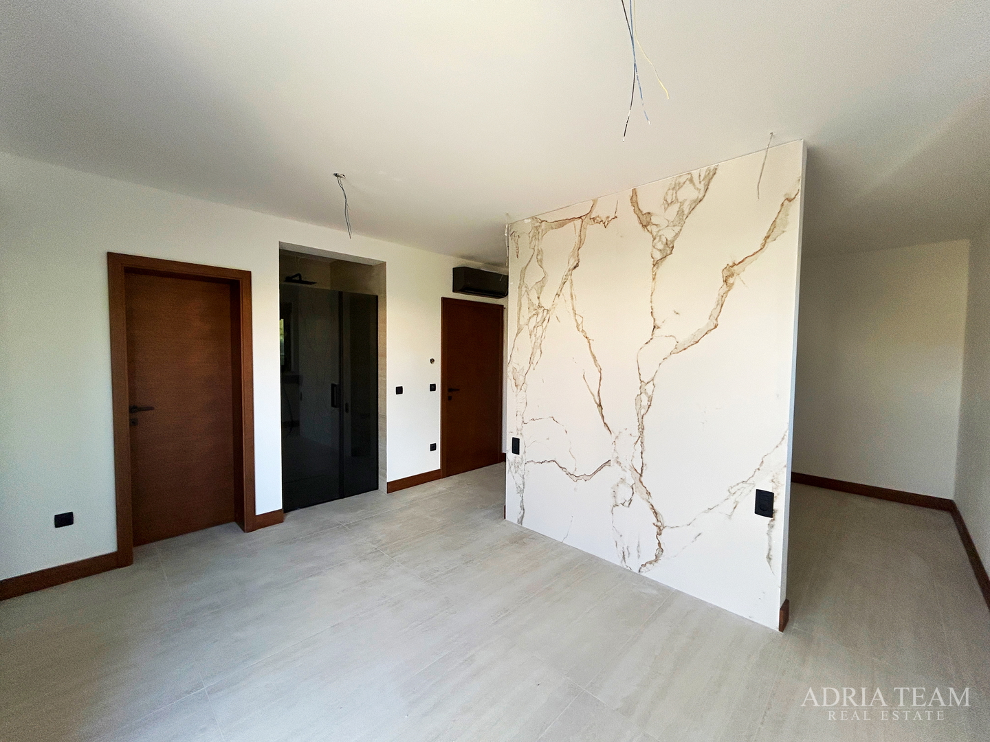 PENTHOUSE UDALJEN 70 m OD MORA, NOVOGRADNJA - ZADAR, DIKLO