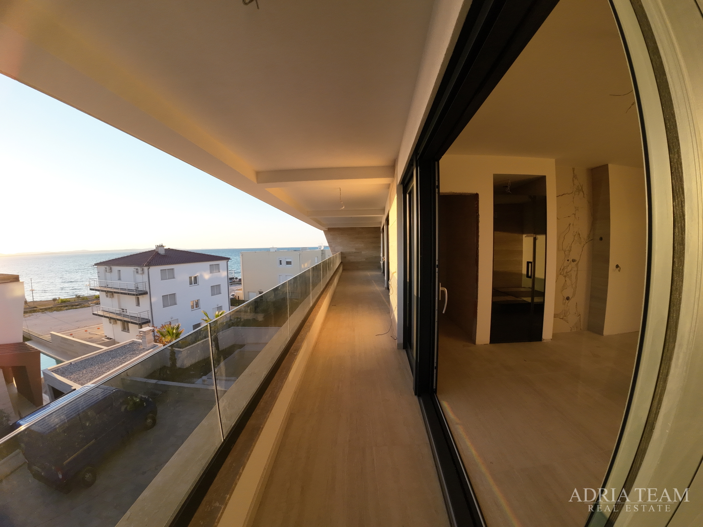 APARTMANI UDALJENI 70 m OD MORA, NOVOGRADNJA - ZADAR, DIKLO
