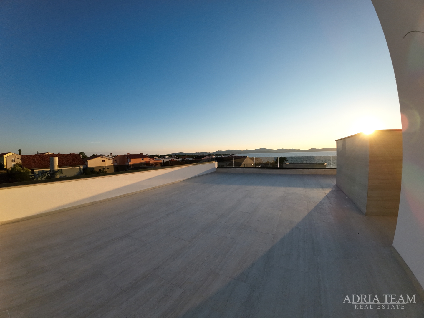APARTMANI UDALJENI 70 m OD MORA, NOVOGRADNJA - ZADAR, DIKLO