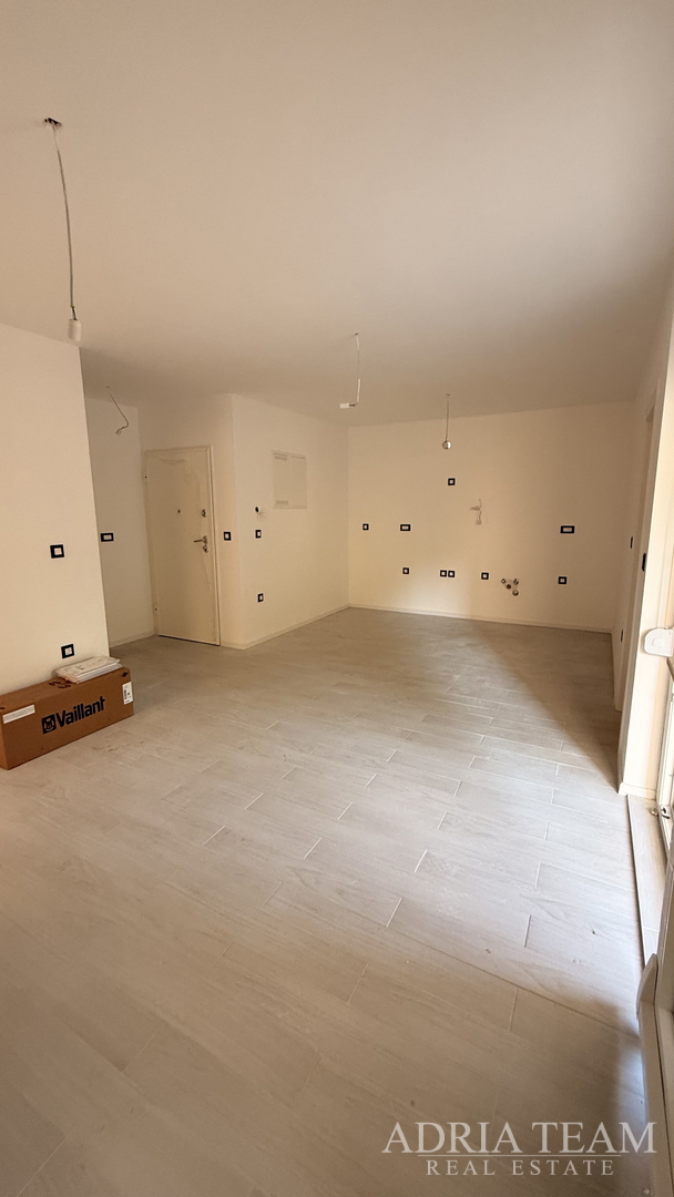 STAMBENA ZGRADA (3 STANA) 550 M UDALJENOST OD MORA, LOKACIJA:VIR